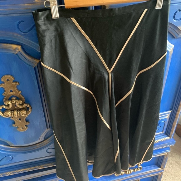 BCBG Maxazria Aline Satin Black Skirt Size 2 - Picture 1 of 3